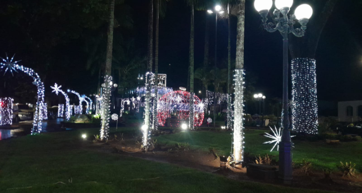 Botelhos inaugura luzes de Natal