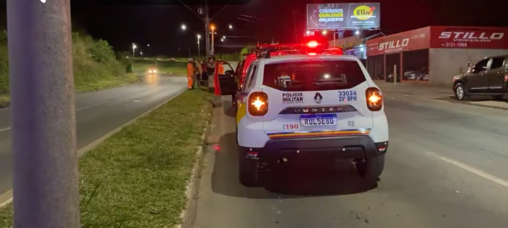 Motociclista sofre acidente na zona leste de Poços