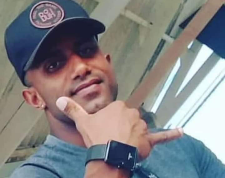 Jogador de futebol morre após sofrer acidente de moto