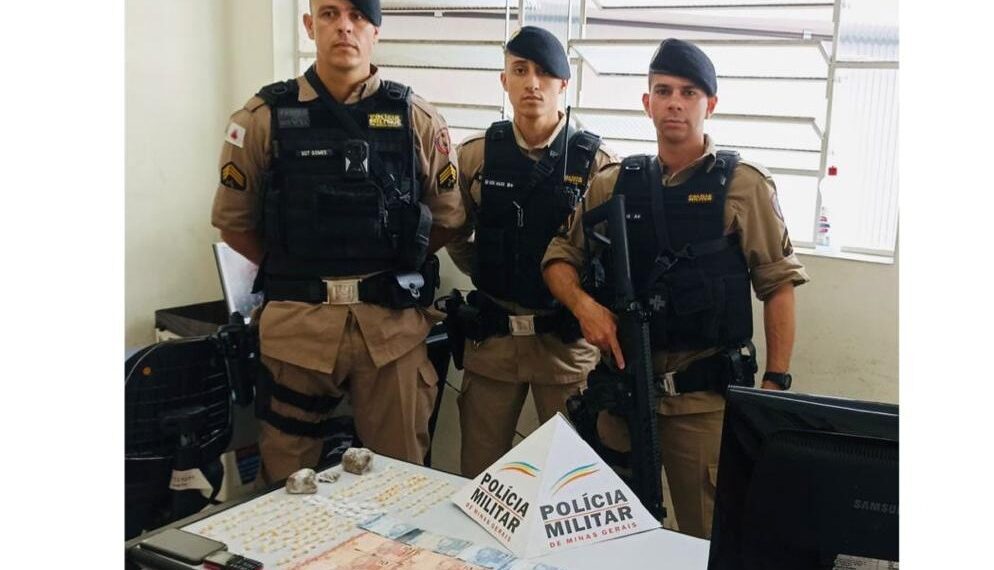 Adolescentes são apreendidos com drogas e dinheiro em Poços