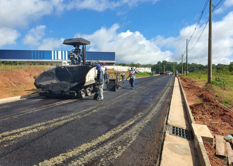 Distrito Industrial de Poços de Caldas recebe obras de asfalto