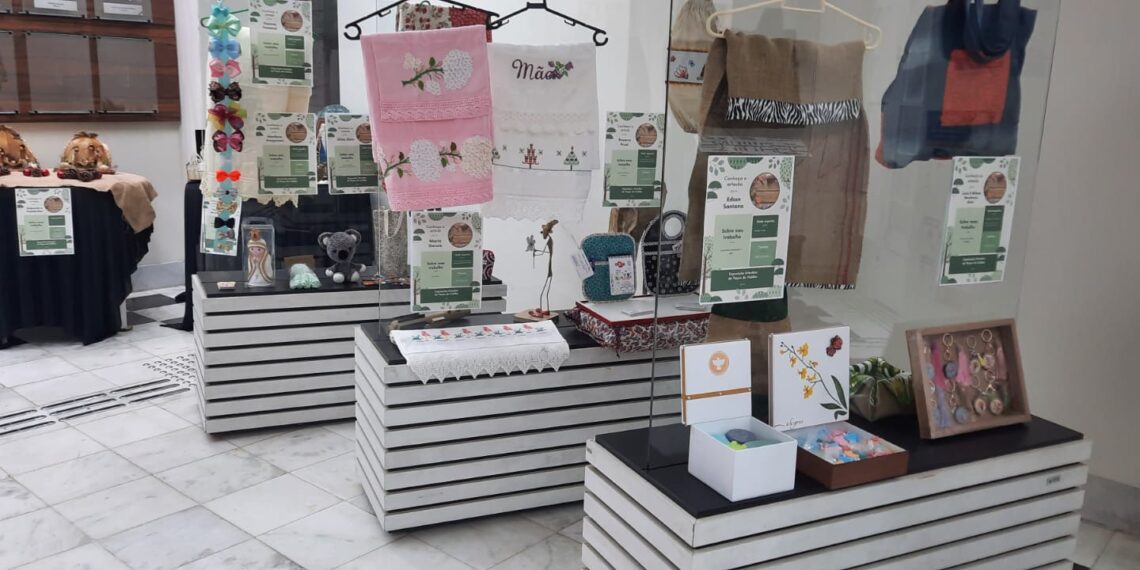 Exposição apresenta trabalhos de artesãos de Poços de Caldas