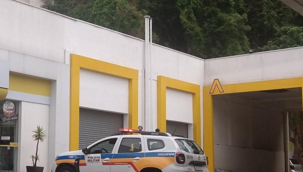 Ousadia: criminoso furta conveniência em frente à delegacia em Poços de Caldas