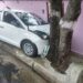Motorista de aplicativo atropela passageira e bate em árvore em Poços de Caldas