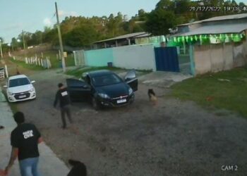 URGENTE | Homens se passam por policiais civis e roubam três famílias em Poços