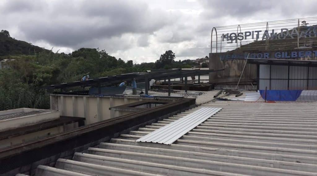 Troca do telhado do Hospital da Zona Leste em Poços de Caldas já está quase concluída