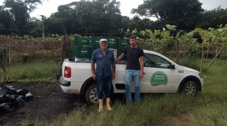 Agricultor familiar doa 200kg de verdura ao Banco de Alimentos de Poços de Caldas