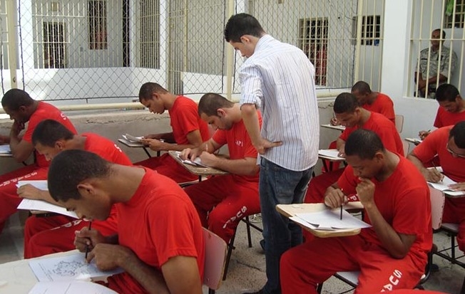 Mais de 5 mil custodiados e jovens do socioeducativo fazem o Enem PPL em Minas