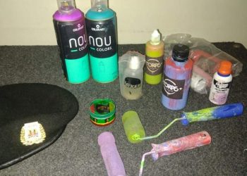 Duas jovens e um homem são detidos após pichações em Poços