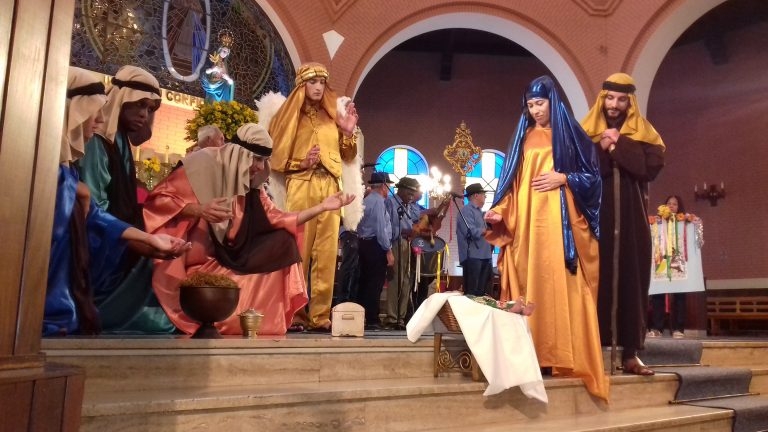 Encontro de Companhias de Reis é realizado em Poços