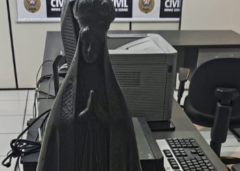 Homem furta imagem sacra de Cemitério em Poços