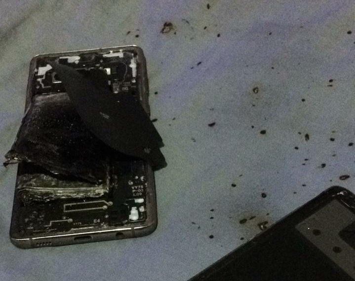 Celular pega fogo em cima da cama de empresário