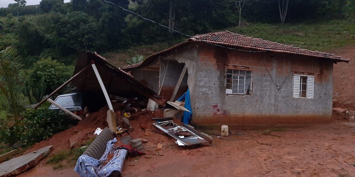 Casal de idosos morre em deslizamento de terra