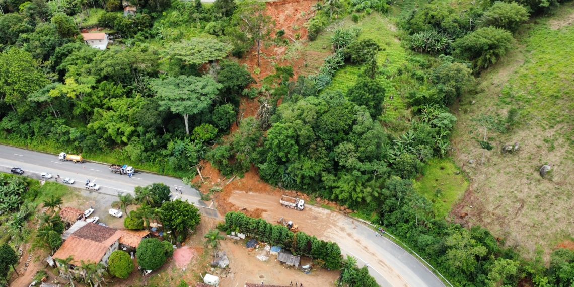 Após três dias interditada, BR-459 é liberada na altura da Serra de Ipuiúna
