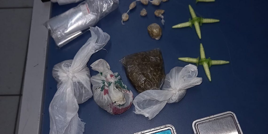 Homem é preso e menor é apreendido durante operação antidrogas da PM em Poços de Caldas