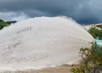 Vídeo: DME abre comportas da Barragem Bortolan devido às chuvas