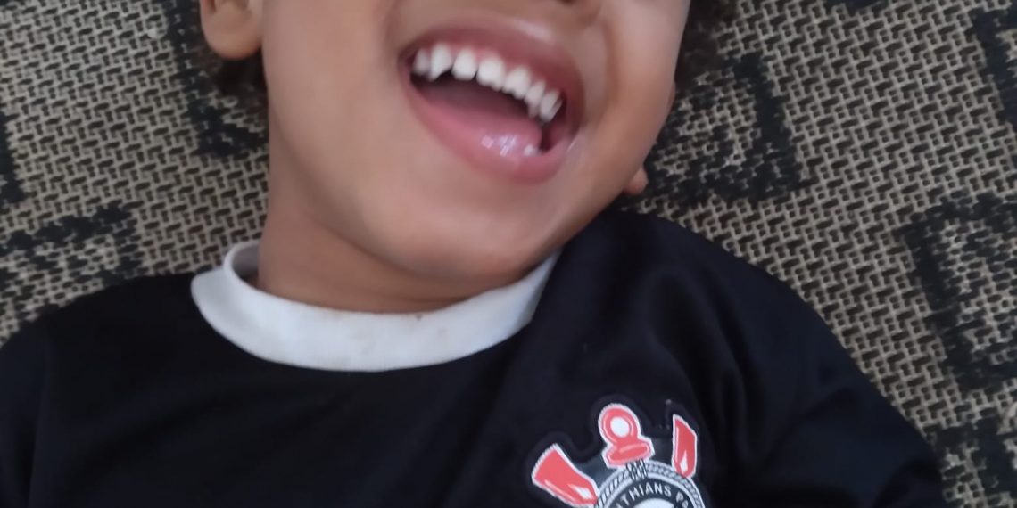 Família de criança promove rifa para realizar exames de diagnóstico de TEA