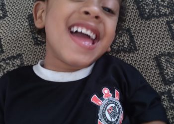 Família de criança promove rifa para realizar exames de diagnóstico de TEA