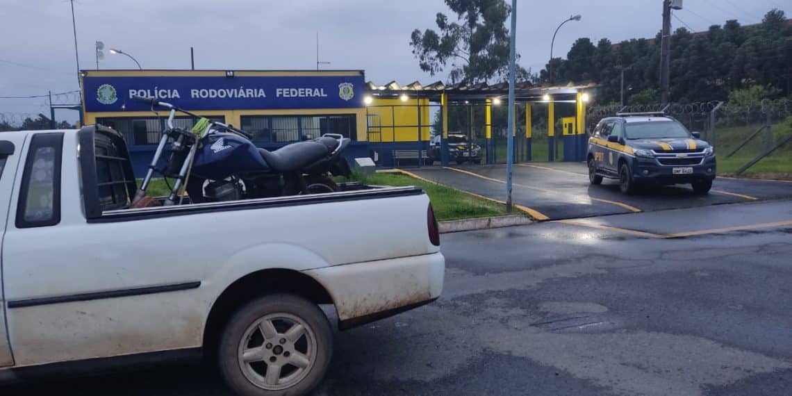Polícia Rodoviária Federal de Poços de Caldas recupera moto furtada no estado de São Paulo