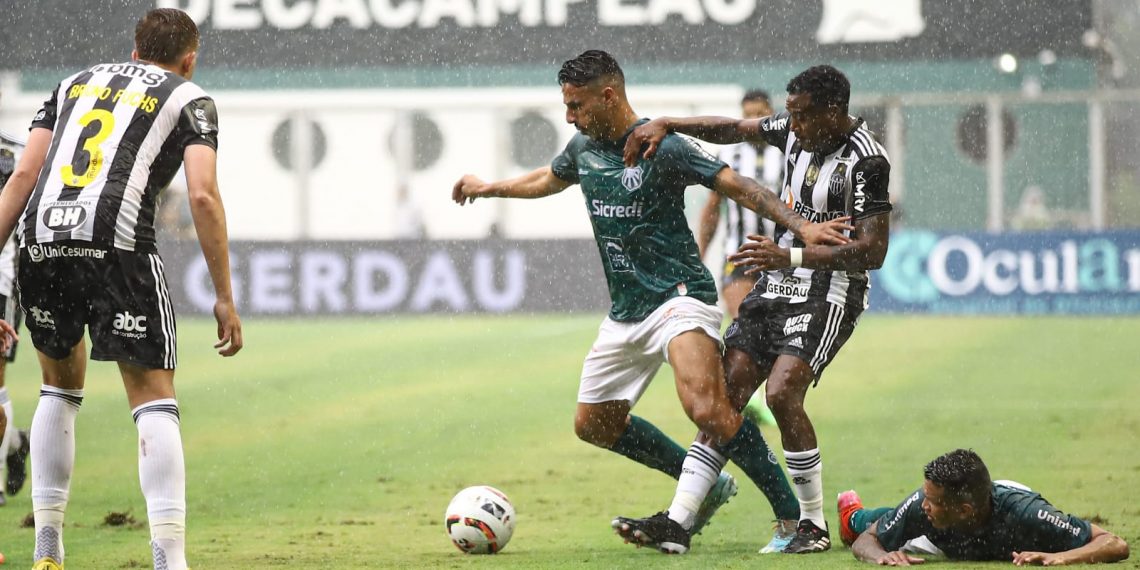 Caldense tem dois pênaltis contra, erra penalidade a favor e perde de 2×1 para o Galo em BH