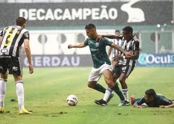 Caldense tem dois pênaltis contra, erra penalidade a favor e perde de 2×1 para o Galo em BH