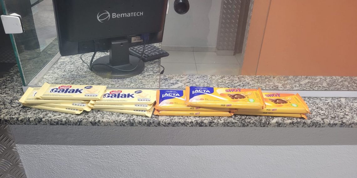 Homem é preso após furtar barras de chocolate em supermercado de Poços de Caldas