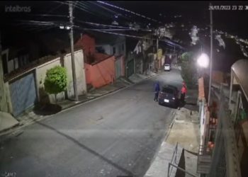 Vídeo: Bandidos furtam carro no Jardim Esperança em Poços de Caldas