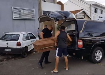 Motorista que matou casal em acidente furou sinal vermelho e dirigiu na contramão
