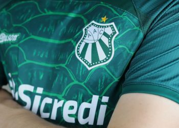 Caldense lança uniforme inspirado em seu hino: “Onze Cobras Muito Nossos”