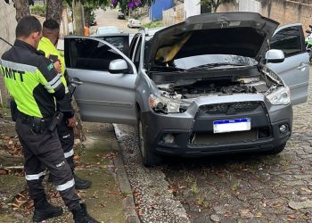 Agentes do Demutran apreendem carro clonado em Poços de Caldas