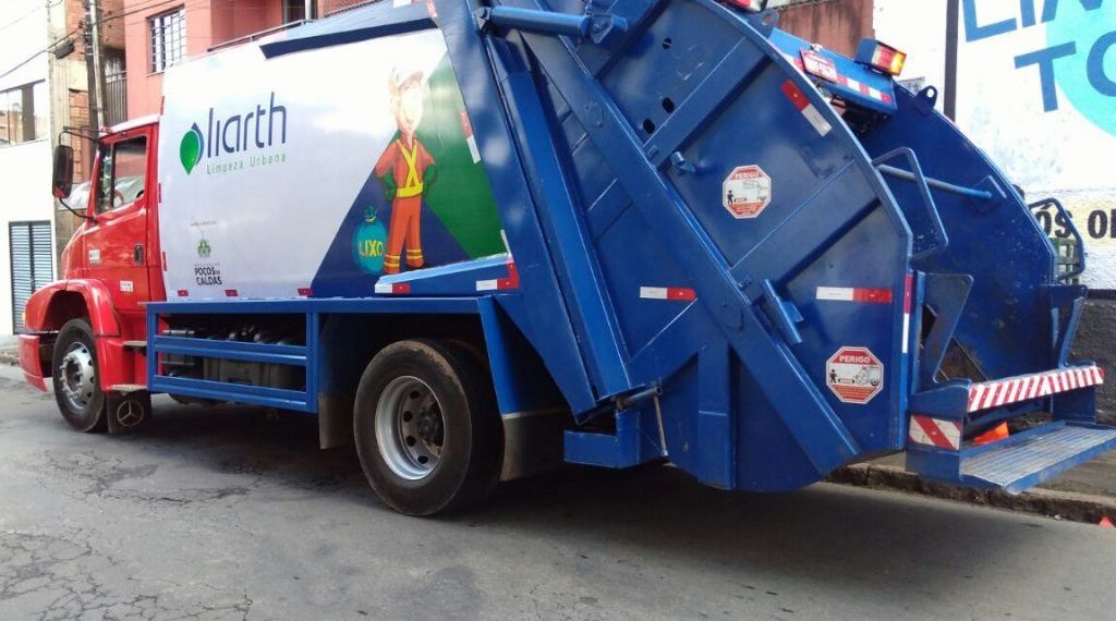 Coletores de lixo paralisam atividades em Poços de Caldas