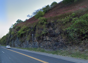 Motorista perde freio e tomba carreta na SP-342 entre Poços de Caldas e Águas da Prata