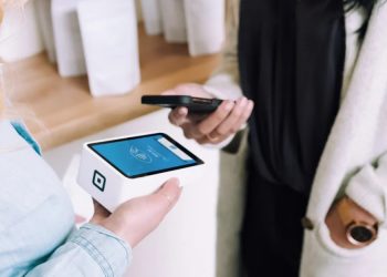 Novo golpe no cartão: entenda como funciona fraude no pagamento por aproximação