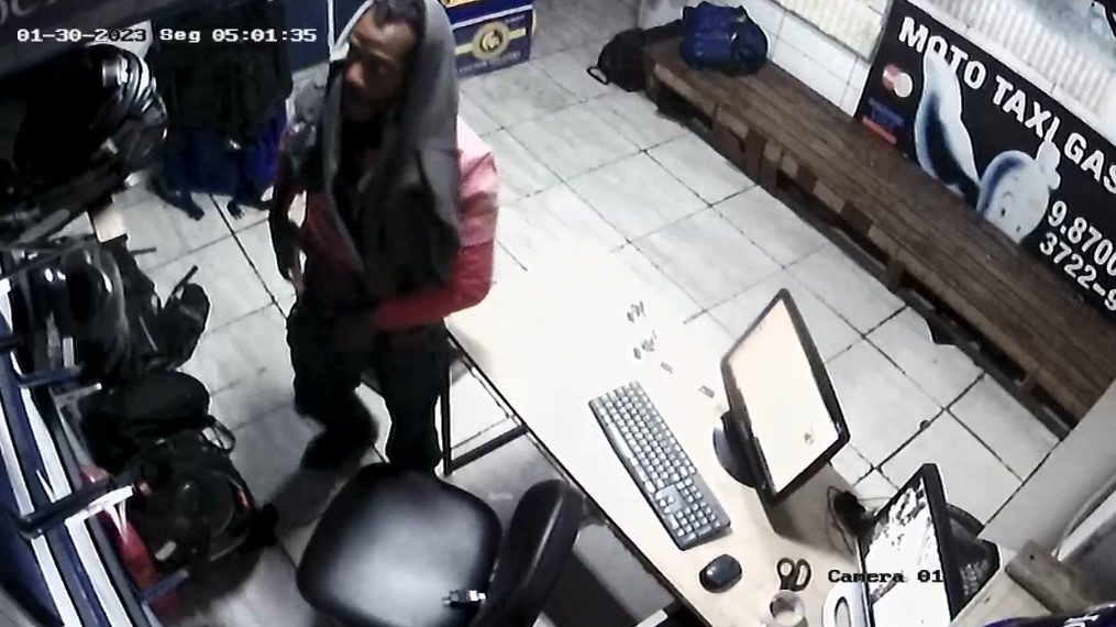 Homem é preso após furtar celular em mototáxi no centro de Poços de Caldas