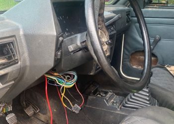 Após carro ser apreendido em blitz, homem faz ligação direta e tenta fugir com o veículo