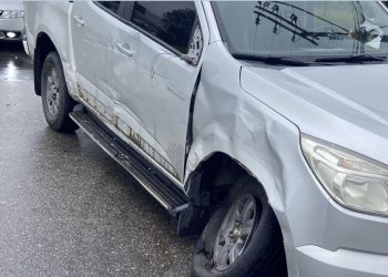 Acidente entre carreta e caminhonete é registrado em Poços de Caldas