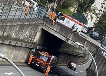 Após quase 2h de negociação, bombeiros e policiais evitam suicídio em Poços de Caldas