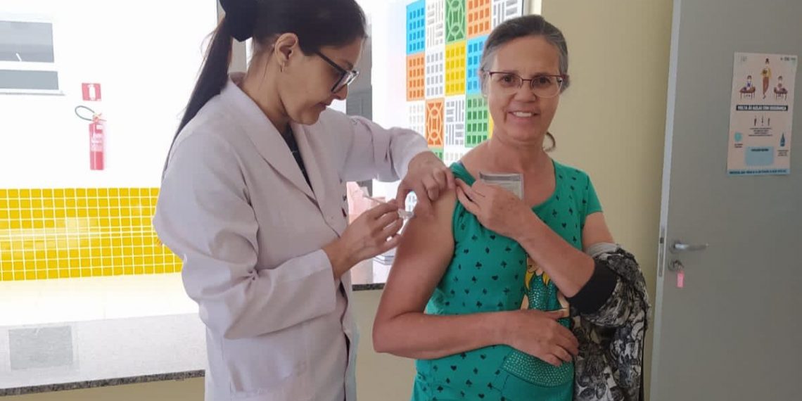 Vacinação contra meninigte segue sendo realizada em Poços