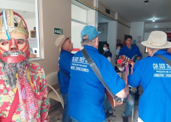 Cia de Reis faz doação de 700 kg de alimentos para a Santa Casa de Poços de Caldas