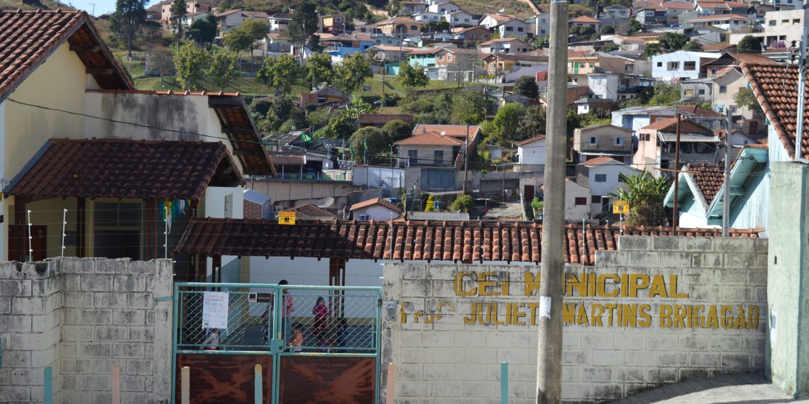 Mães reclamam sobre a falta de Auxiliares de Educação Inclusiva em creches de Poços