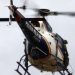 Helicóptero da PM de Poços participa de buscas após assalto em joalheria; um suspeito já foi preso