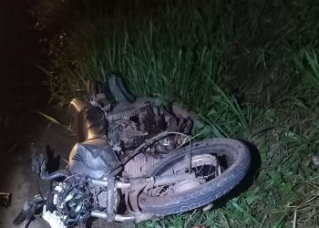 Motociclista morre em batida contra van