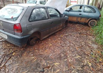 Mais dois carros são furtados e abandonados sem peças em Poços de Caldas