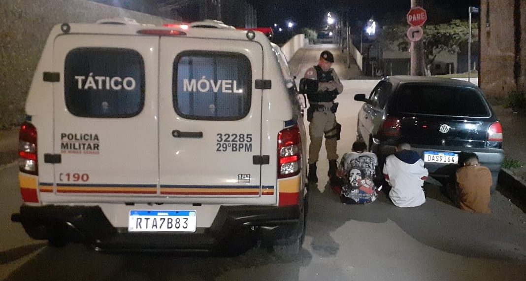 PM apreende três menores e recupera carro furtado em Poços de Caldas