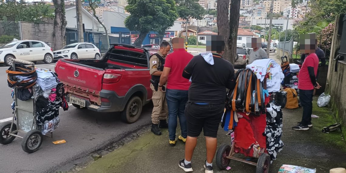 Prefeitura de Poços apreende mercadorias irregulares de vendedores ambulantes