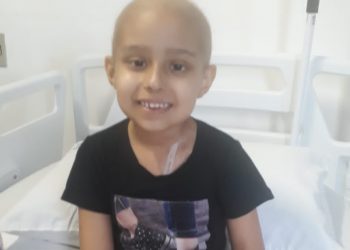 Família de criança diagnosticada com leucemia duas vezes precisa de ajuda