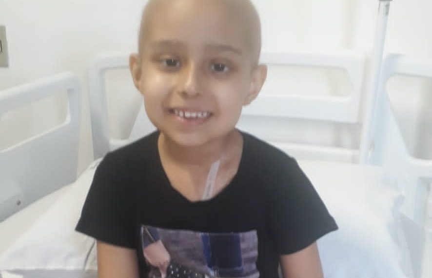Família de criança diagnosticada com leucemia duas vezes precisa de ajuda