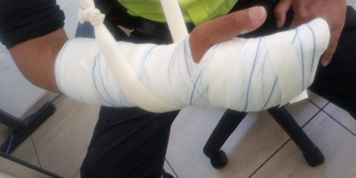 Agente de trânsito sofre fratura após ser agredido por familiares de condutor inabilitado em Poços de Caldas