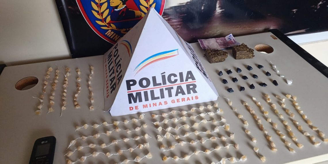 PM apreende suspeito e grande quantidade de drogas em ponto turístico de Poços de Calda