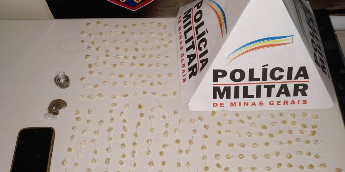 Adolescentes são apreendidos suspeitos de tráfico de drogas em Poços